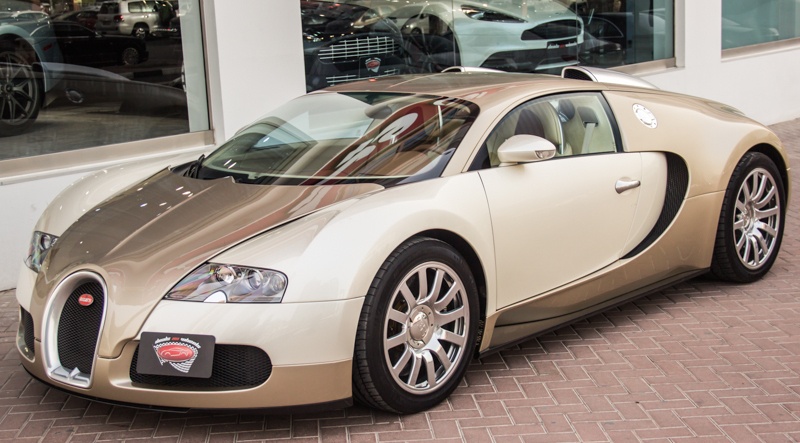 Bugatti Veyron mau doc rao ban 1,3 trieu USD hinh anh