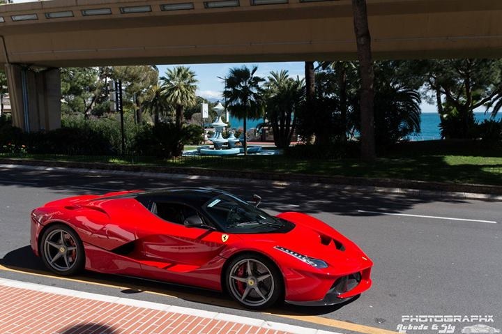 Ferrari LaFerrari ở Monaco, Pháp.