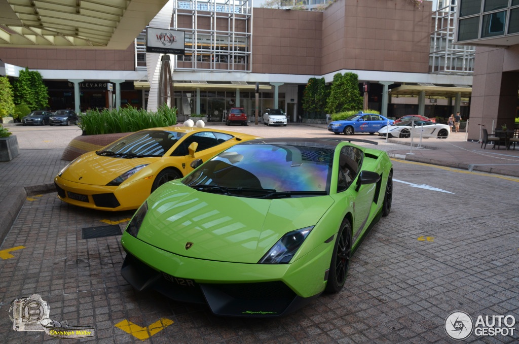 Anh dep sieu xe 25/3: Lamborghini mau doc o Singapore hinh anh