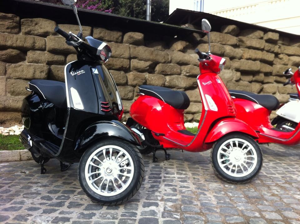 Piaggio ra mat Vespa Sprint tai Roma hinh anh
