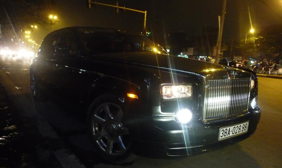 Rolls-Royce Phantom rong bien Ha Tinh xuat hien o Ha Noi hinh anh