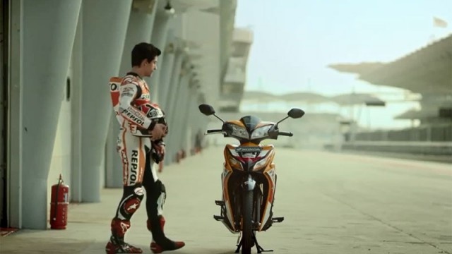 Clip chay thu Honda Blade 125 o truong dua Sepang hinh anh