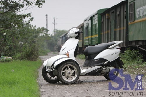 Honda Lead 110 che thanh xe ba banh o Ha Noi hinh anh