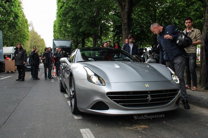 Anh dep sieu xe 8/4: Ferrari California T lan dau xuong pho hinh anh
