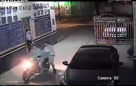 Ten trom bi lua cho vao don canh sat hinh anh