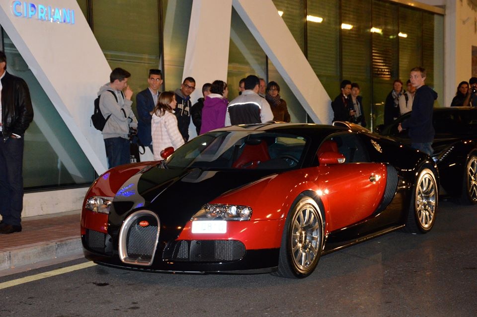 Bugatti Veyron 16.4 Black/red N° 159/300 !!!