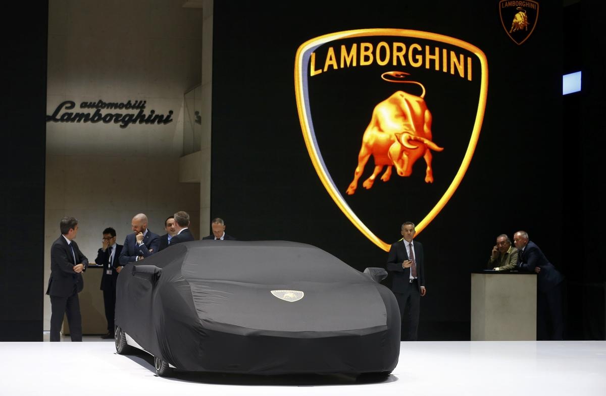 Lamborghini mo showroom dau tien tai Ha Noi hinh anh