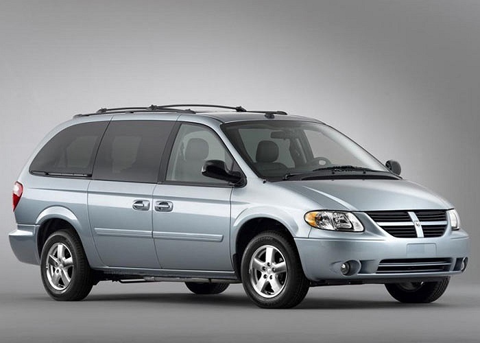 10. Dodge Caravan ra đời năm 1984 nhờ công của Lee Iacocca và Hal Sperlich. Đây là dòng xe MPV (xe đa dụng) đầu tiên trên thế giới. Sự xuất hiện của mẫu xe này đã mở ra một phân khúc cũng rất thành công hiện nay.