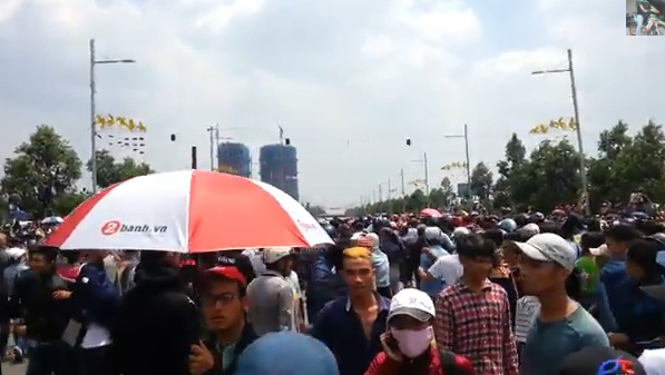 Khan gia tran vao duong dua o Binh Duong hinh anh