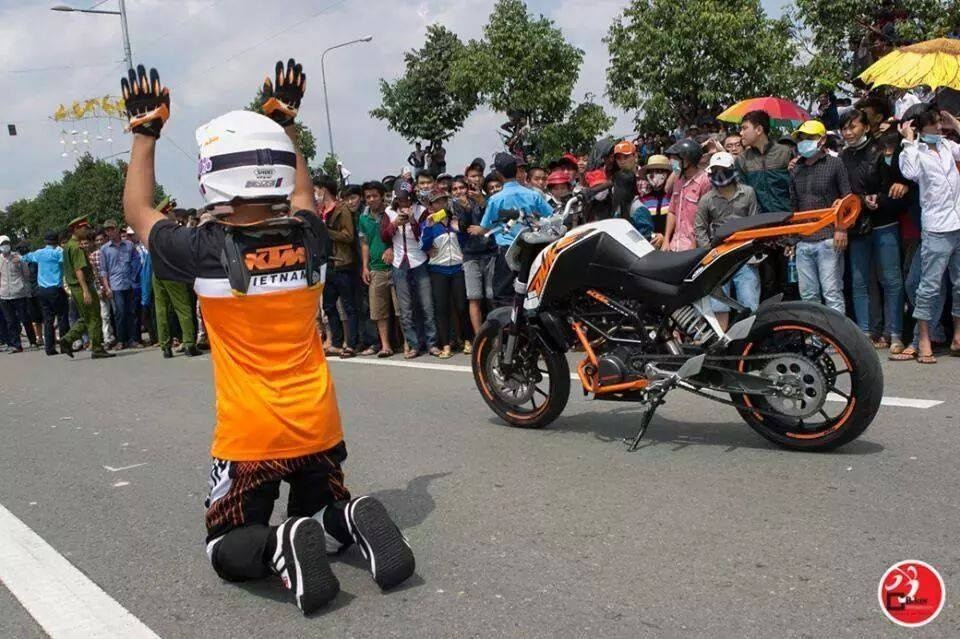 Nha to chuc khong biet tay dua Malaysia vai lay khan gia VN hinh anh