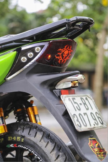 Đèn hậu cũng làm một chút Led và oblock.