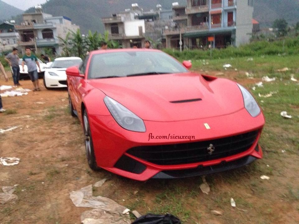 Sieu xe Ferrari F12 Berlinetta thu ba xuat hien o Quang Ninh hinh anh