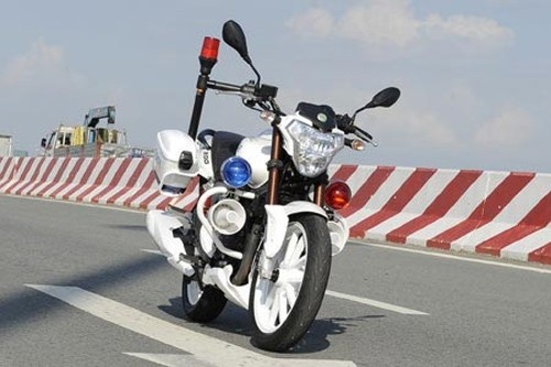 Mô tô cảnh sát Benelli 200 nằm trong phân khúc naked-bike cỡ nhỏ, được phát triển trên nền tảng chiếc mô tô phổ thông Benelli 200, với nhiều trang bị đặc chủng và động cơ chuyên dụng.