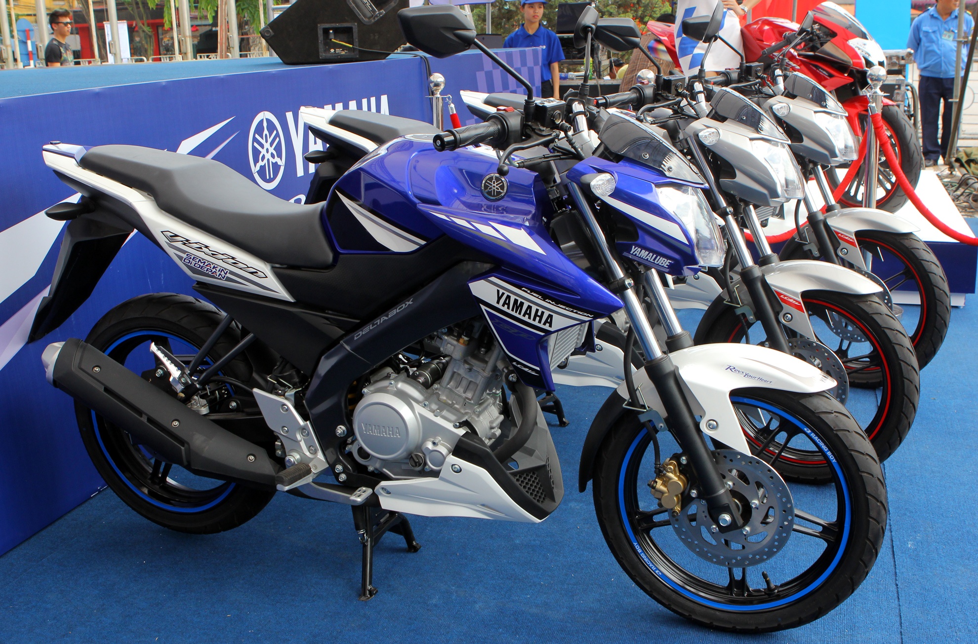Yamaha FZ150i chinh hang mau xanh GP dau tien o Viet Nam hinh anh