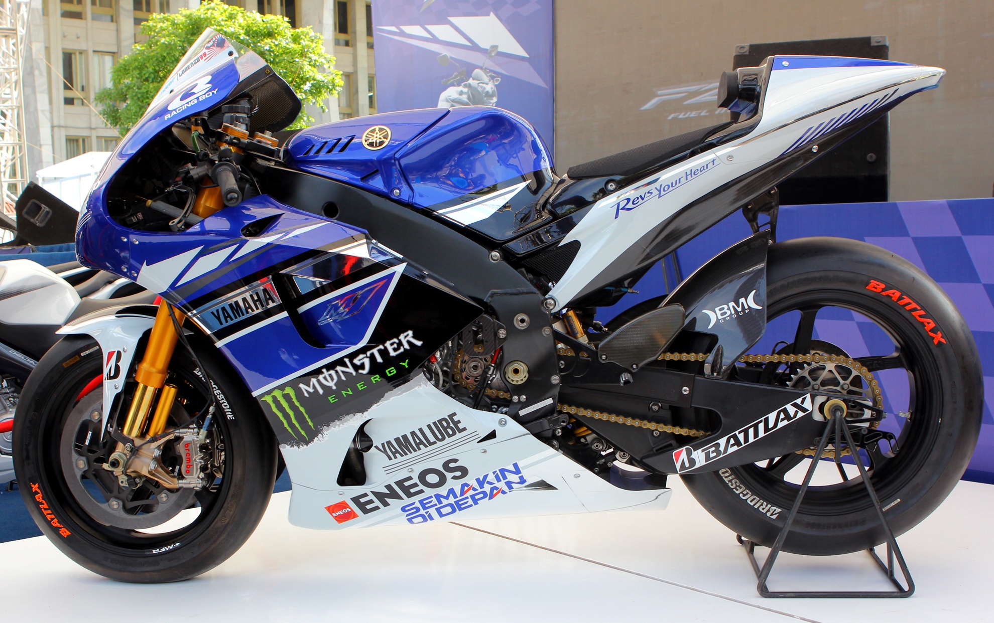 Can canh xe dua Yamaha M1 gia 20 ty dong vua den Viet Nam hinh anh