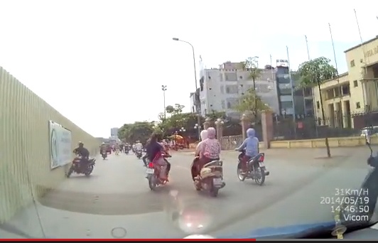 Video giao thong: Chay chot 141, gay tai nan tren duong hinh anh
