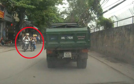 Camera hanh trinh ghi canh cuop day chuyen o Ha Noi hinh anh