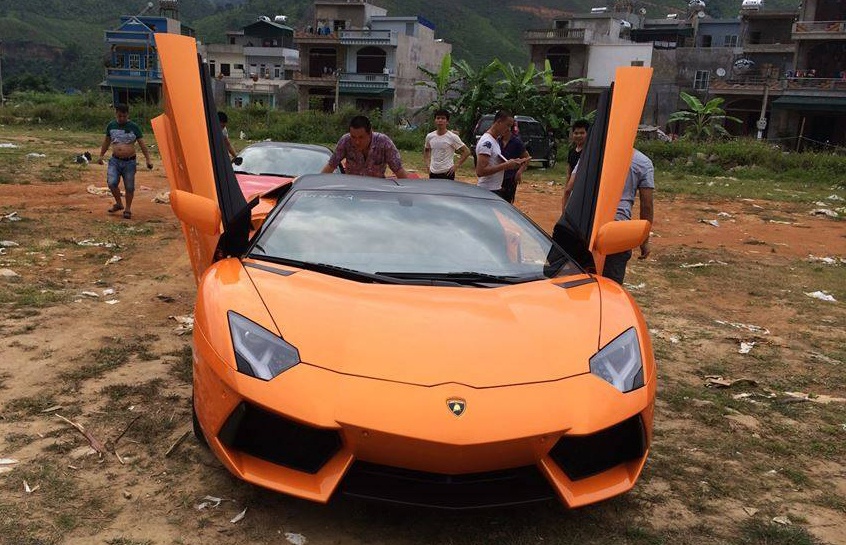 Lamborghini Aventador mui tran dau tien xuat hien o Viet Nam hinh anh