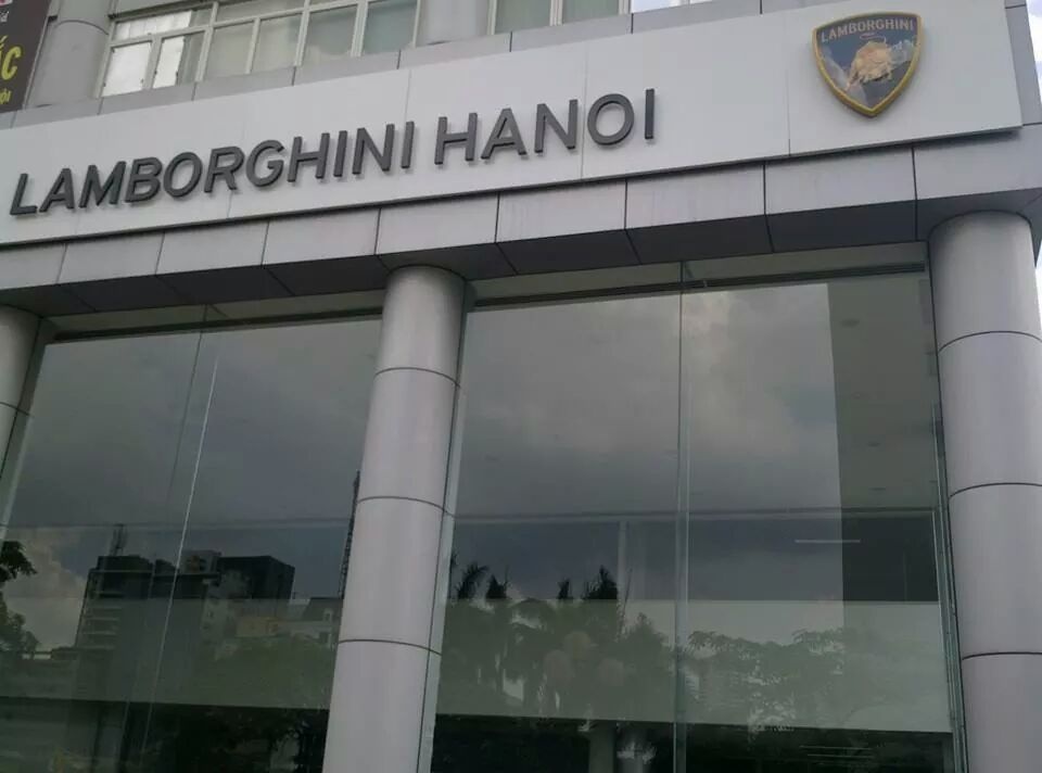 Lamborghini cap nhat VN vao he thong phan phoi toan cau hinh anh