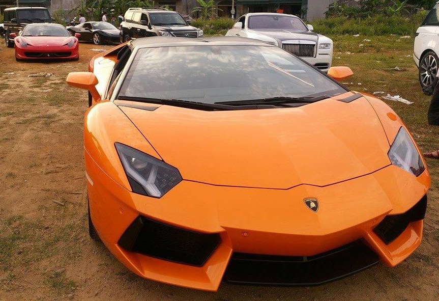 Can canh Lamborghini Aventador mui tran dau tien o Viet Nam hinh anh