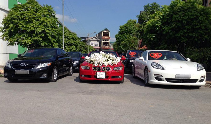 Rolls-Royce, Bentley gop mat trong dam cuoi sieu sang dat Mo hinh anh