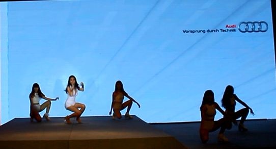 Thuy Tien, Linh Nga lam nong man ra mat Audi A8L hinh anh