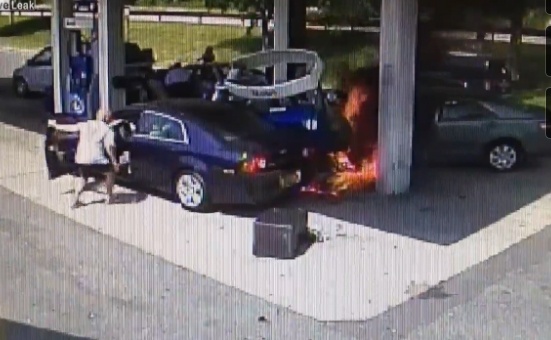 O to mat lai dam vao tram xang hinh anh