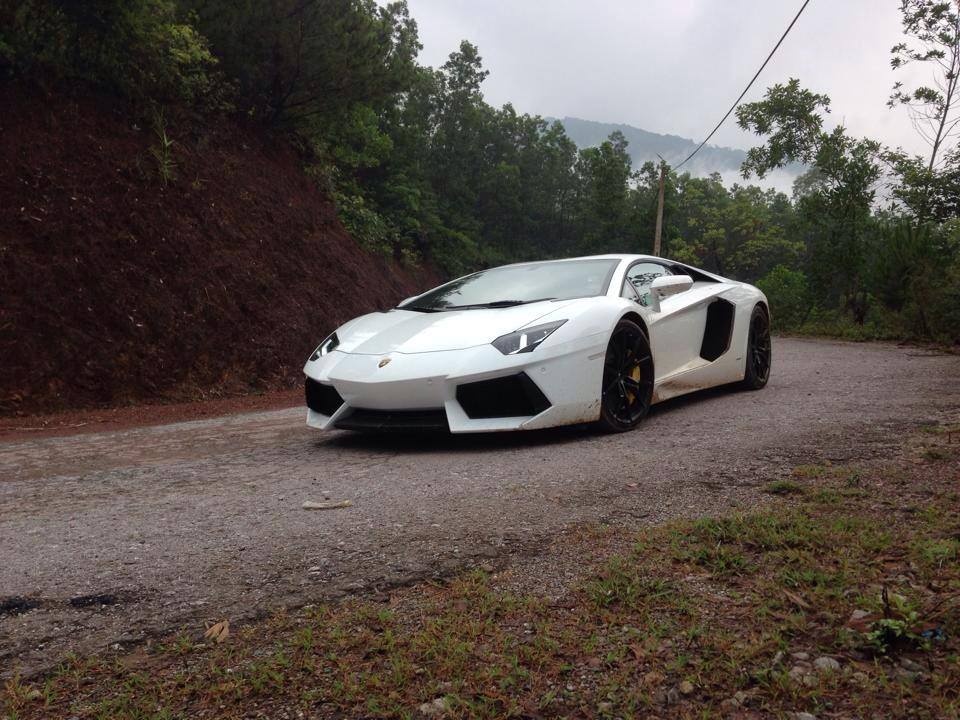 Sieu xe Lamborghini Aventador vuot dinh deo o Viet Nam hinh anh