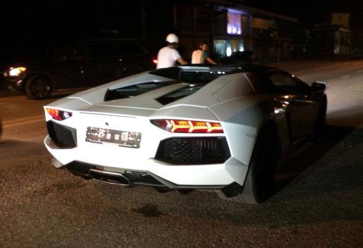 Lamborghini Aventador mui tran xuat hien o Quang Ninh hinh anh