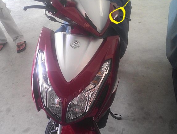 Suzuki ra xe ga gia 31 trieu dong canh tranh voi Air Blade hinh anh