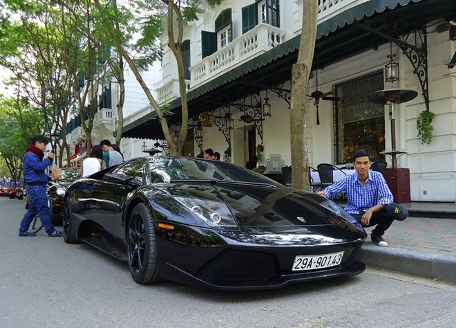 Lamborghini Murcielago LP640 màu đen đeo biển số Hà Nội.
