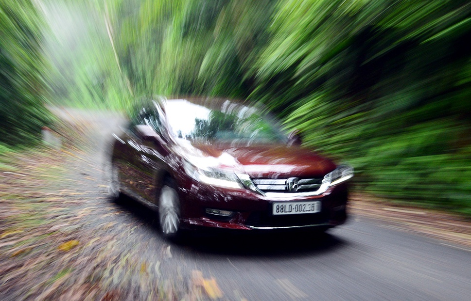 Trai nghiem cam giac lai Honda Accord 2.4 hinh anh