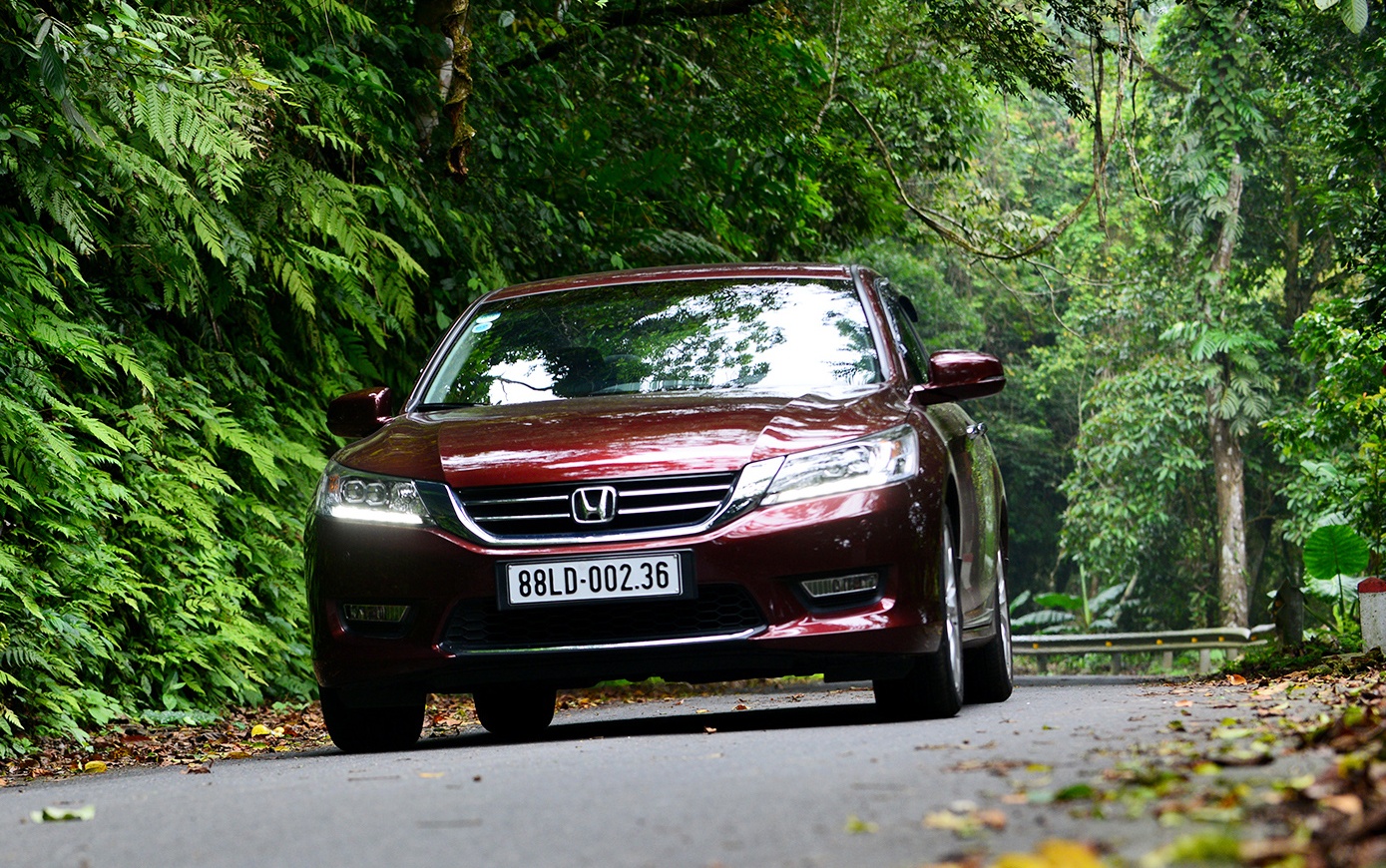 Chay thu Honda Accord 2014: Mau sedan tre trung, em ai hinh anh