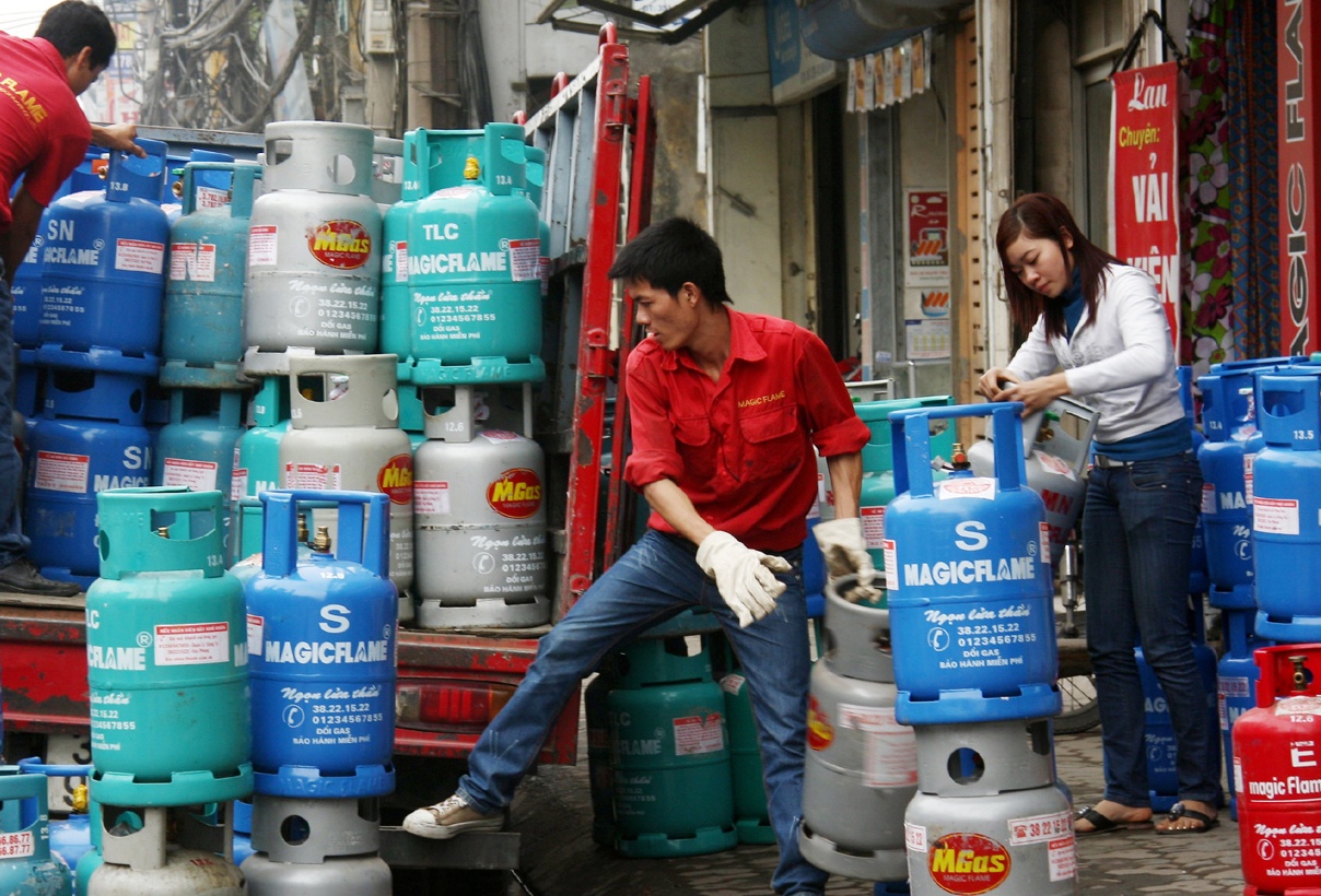 Tu 1/8, gia gas giam 12.000 dong/binh 12kg hinh anh