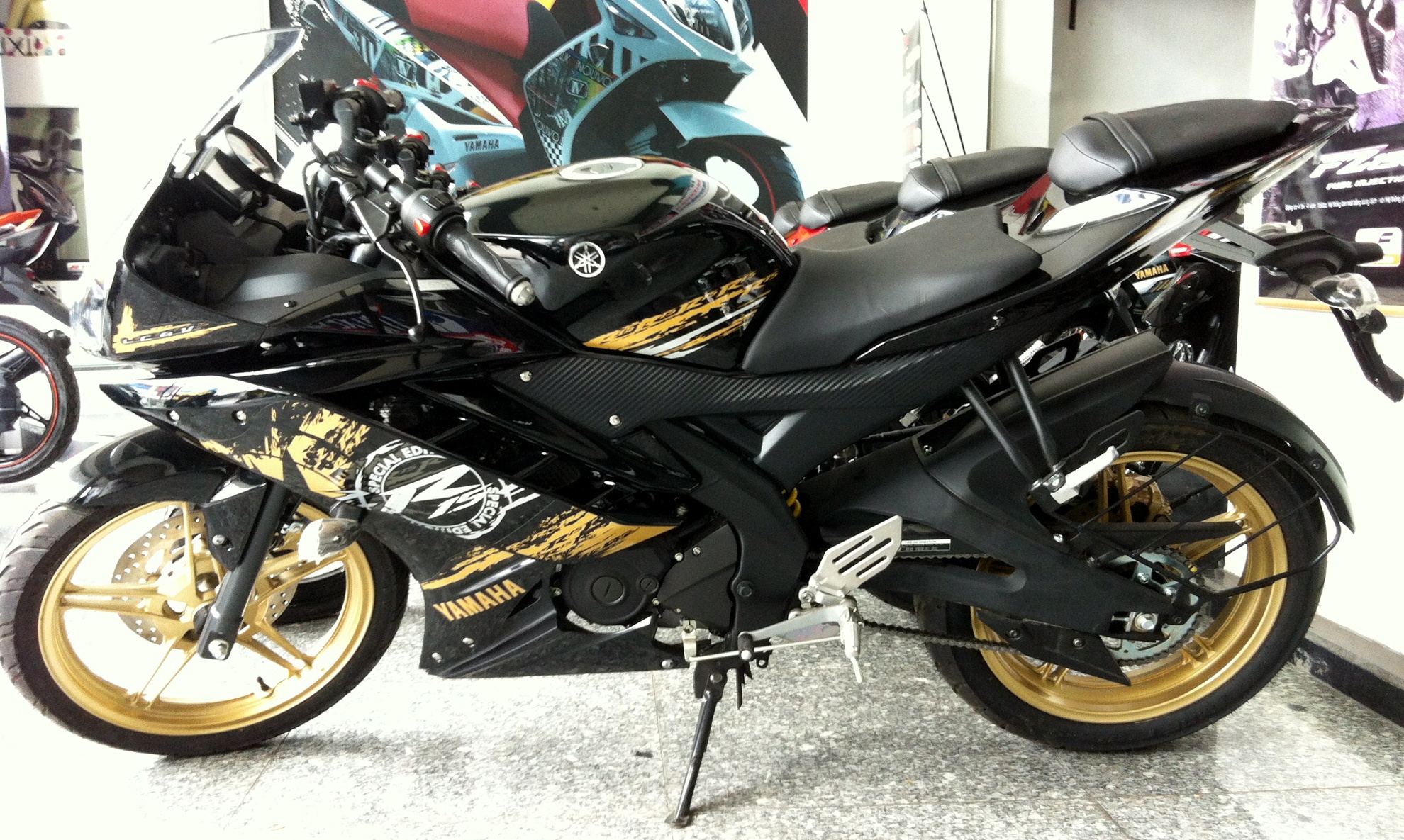 Yamaha R15 2014 tem doc, gia 108 trieu dong o Ha Noi hinh anh
