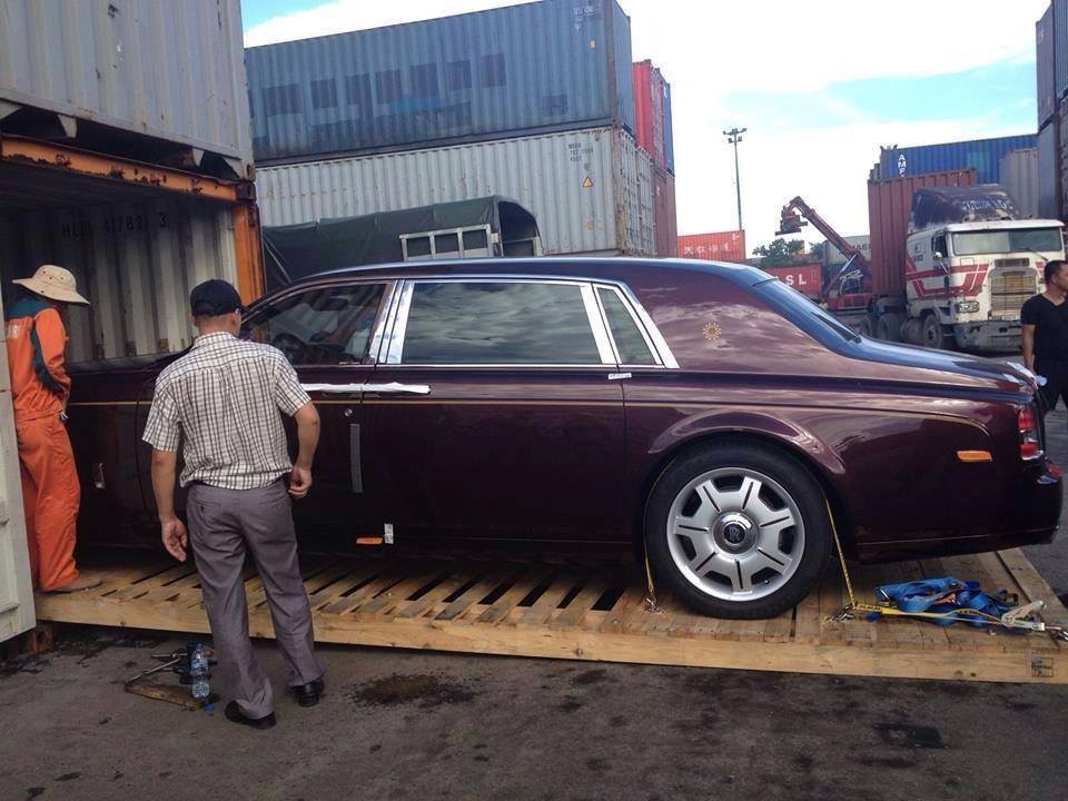 Anh thuc te dau tien Rolls-Royce Phantom danh rieng cho VN hinh anh