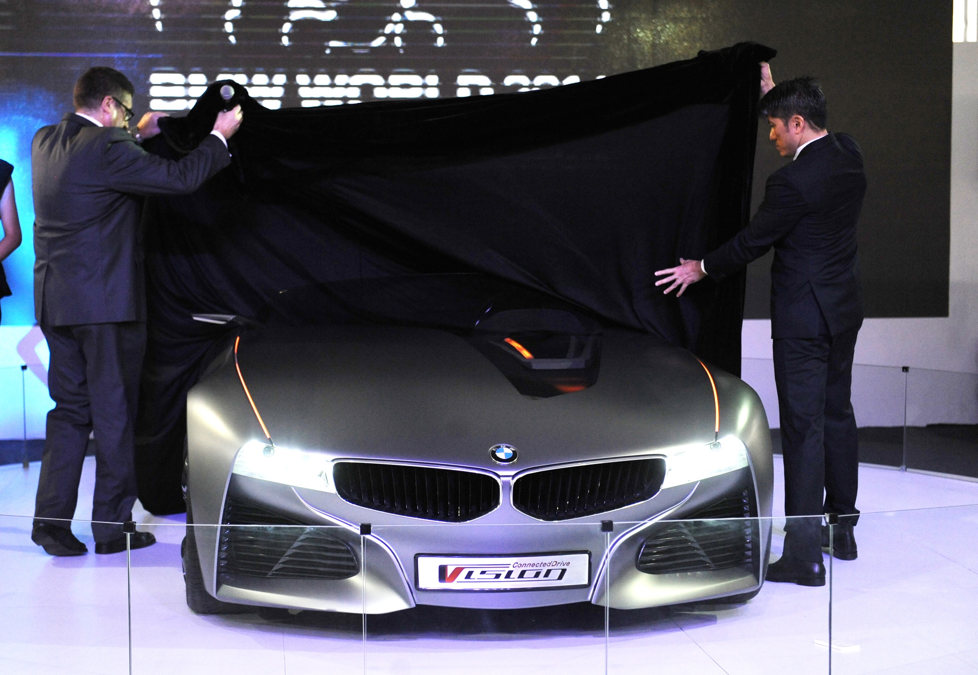 Can canh BMW Vision ConnectedDrive o Ha Noi hinh anh