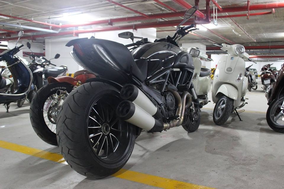 Cap xe doc cua Tuan Hung bi bat gap trong ham de xe hinh anh