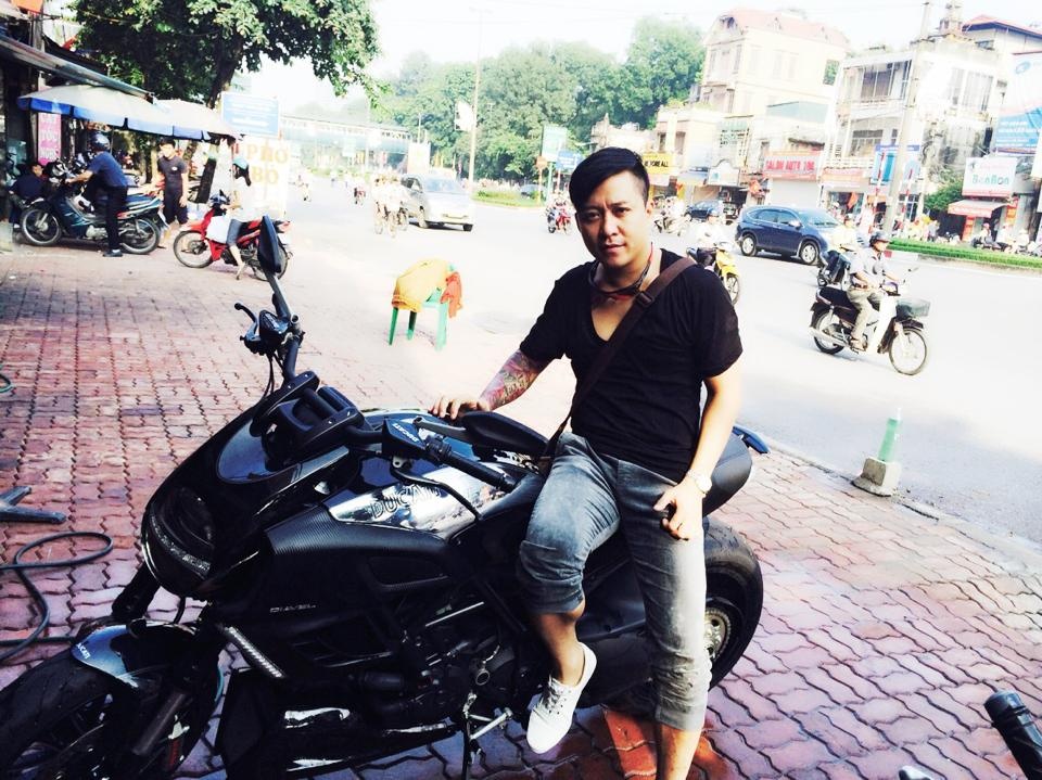 Tuan Hung dao pho voi xe doc Ducati Diavel Cromo hinh anh