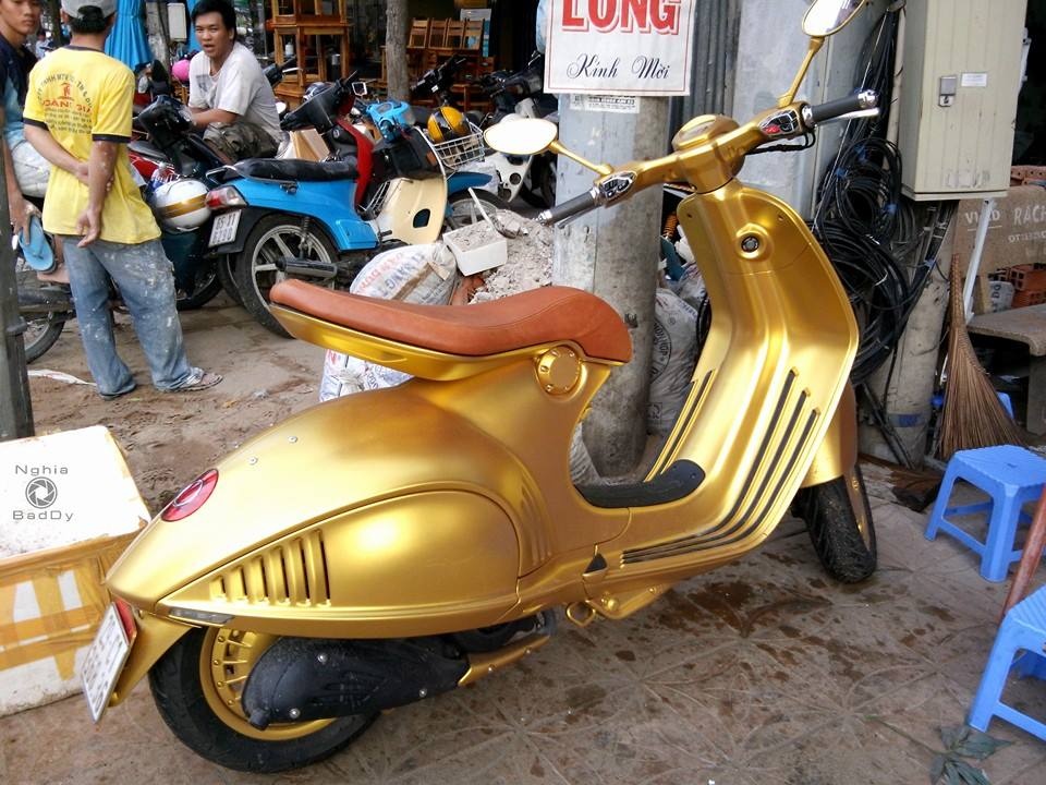 Vespa 946 ma vang bien Ha Noi tai xuat o Can Tho hinh anh