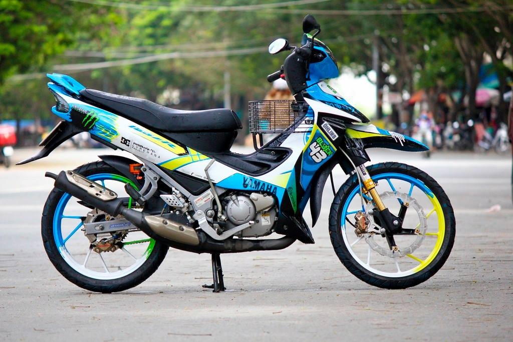 Xe hai thi Yamaha Z do mau xanh da troi cua biker Sai Gon hinh anh