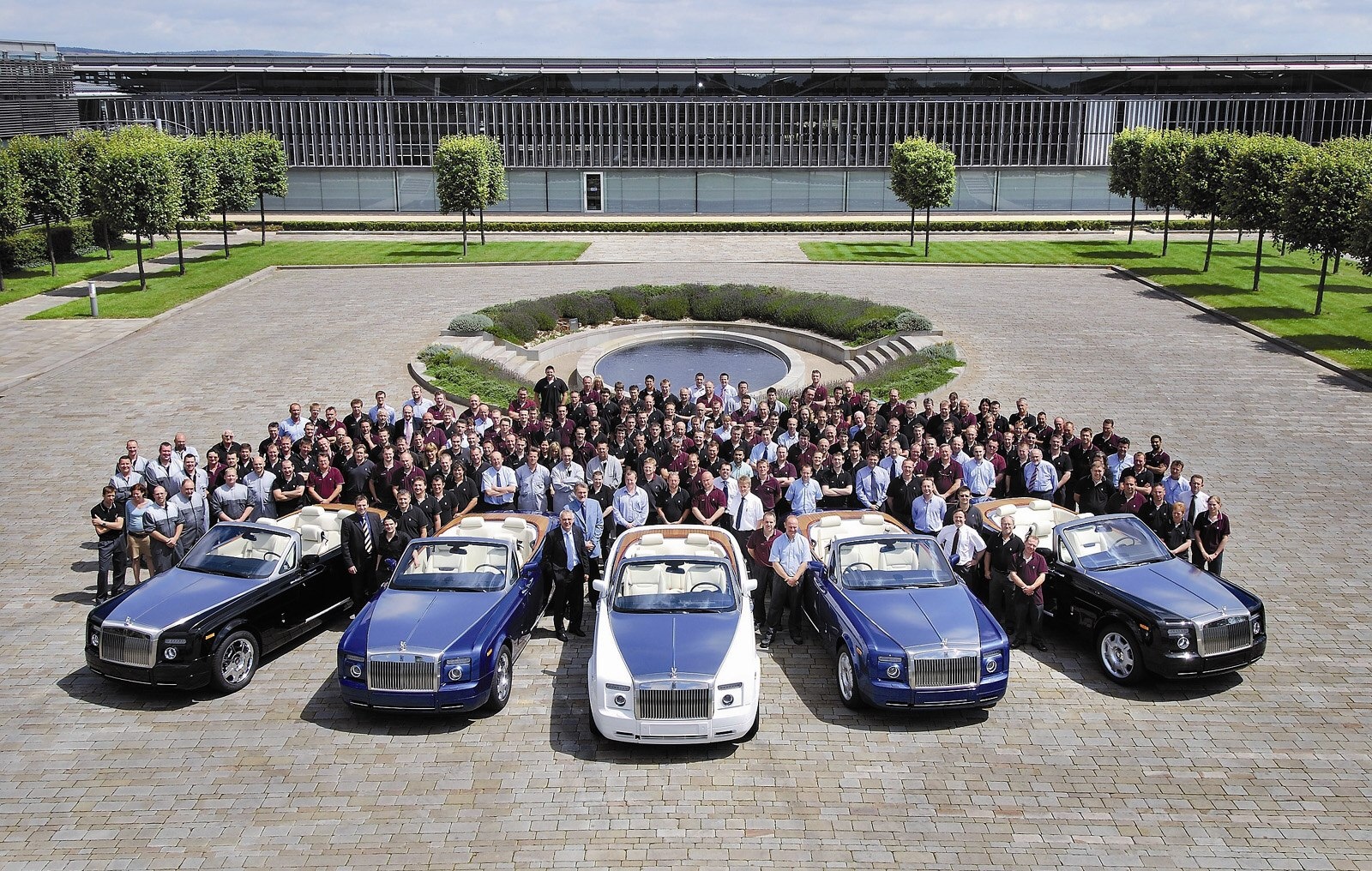 Rolls-Royce sap cham moc ky luc ban 4.000 xe hinh anh