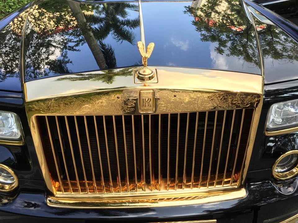 Rolls-Royce Phantom ma vang, gan hinh rong noi o Ha Noi hinh anh