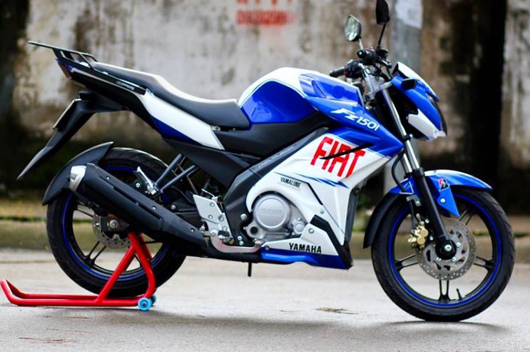 Yamaha FZ150i son mau xanh GP cua biker Sai Gon hinh anh
