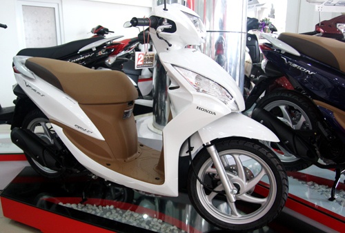 So sanh Honda Vision phien ban moi va cu hinh anh