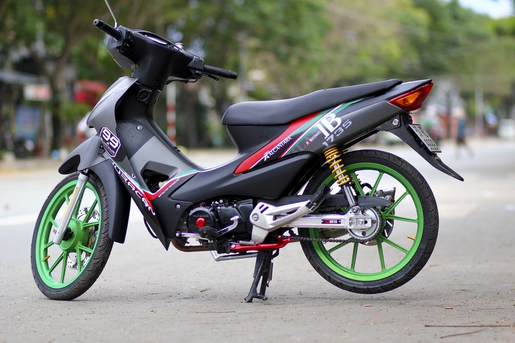 Honda Wave RS do do choi hang hieu cua biker Sai Gon hinh anh
