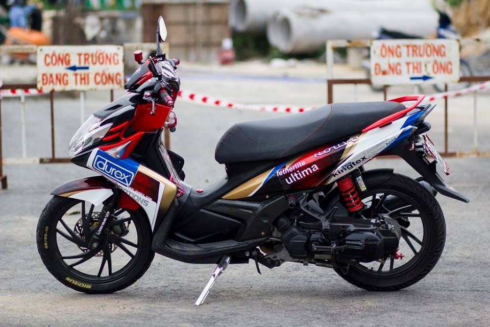 Yamaha Nouvo son tem pha cach cua biker Sai Gon hinh anh