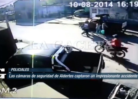 Hai xe may dau dau o toc do cao hinh anh