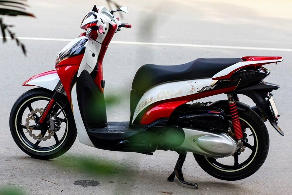 Honda SH300i do phong cach sieu xe Gia Lai Team hinh anh