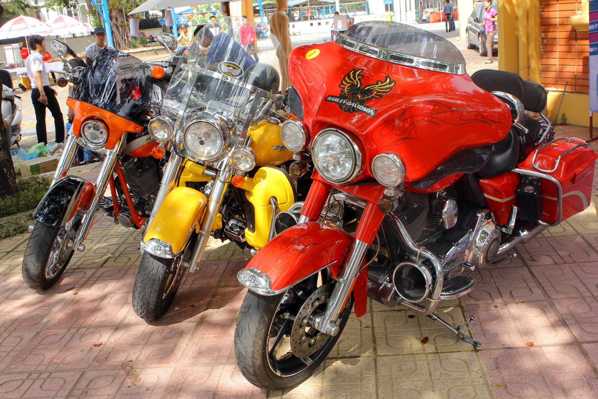 Dan mo to khung te tuu trong le hoi Halloween o Ha Noi hinh anh